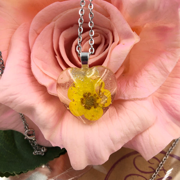 MAGNETICSOCEAN Trendy Real Dried Flower Resin Necklace Birthday Month Flower  Necklace Gold-plated Plated Resin Necklace Price in India - Buy  MAGNETICSOCEAN Trendy Real Dried Flower Resin Necklace Birthday Month Flower  Necklace Gold-plated