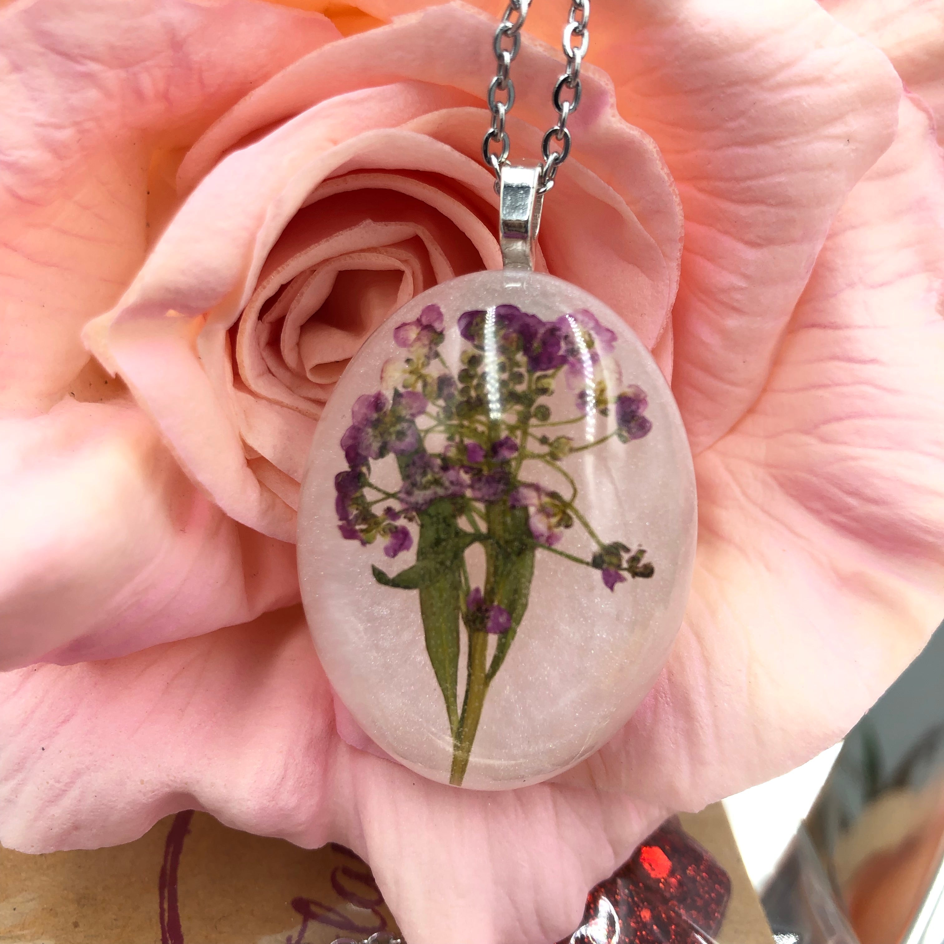 Dried Flower Resin Pendent Necklace - Whispering Petals Circle